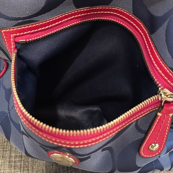 Coach Bag Laura Signature Canvas Tote - Picture 15 of 17